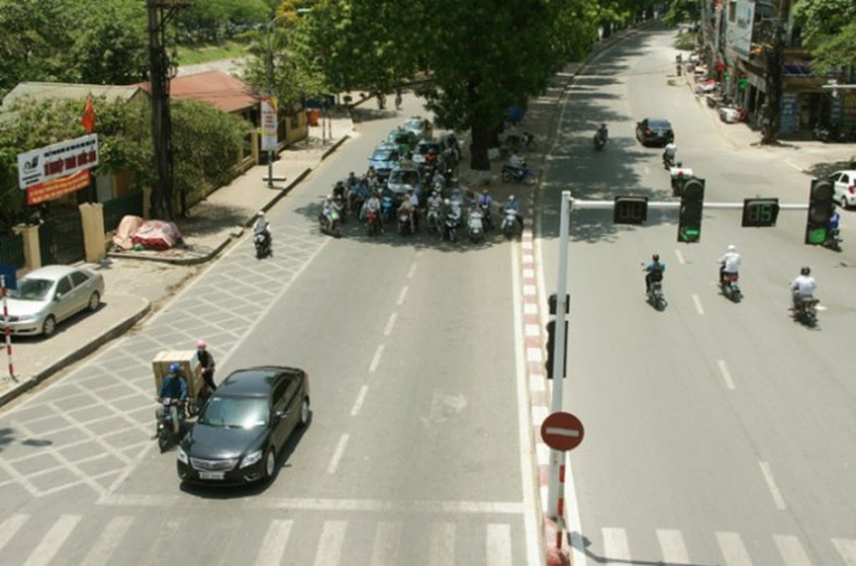 Muon kieu chong nong “doc, di” tren duong pho-Hinh-12